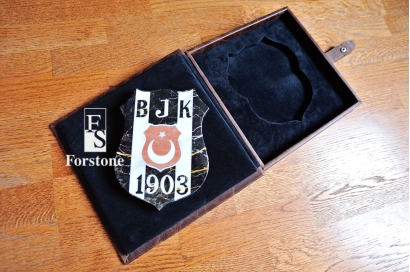 Мраморная эмблема футбольного клуба
